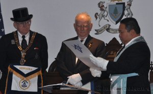 WM Benemerito reads the Citation for the Bronze Jordan Medal Award to WBro. Richard Mauch.
